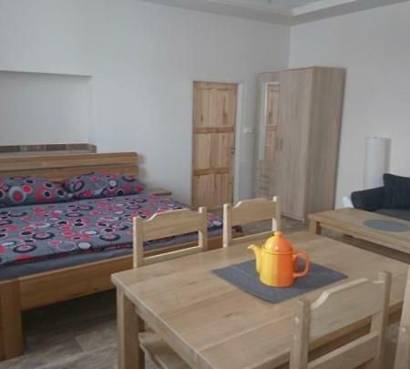 Business Apartman Zamberk Bagian luar foto