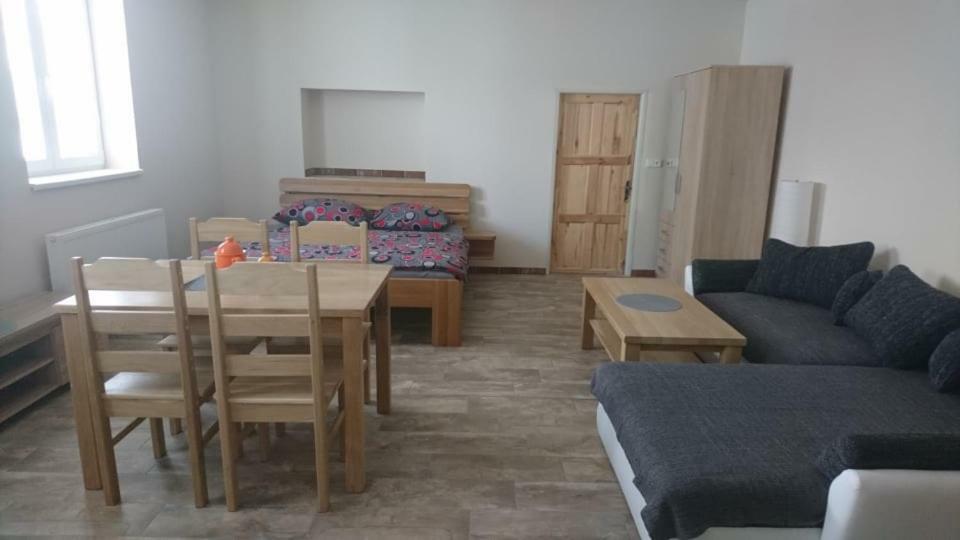 Business Apartman Zamberk Bagian luar foto